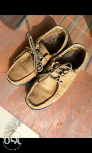 Wood land shoe's good conditions less used 1 year