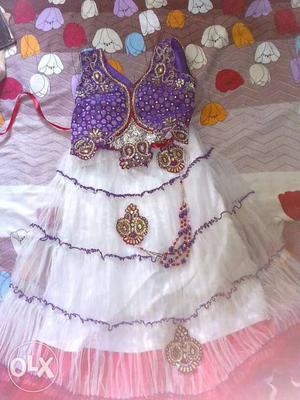 A purple blouse and white lenenga