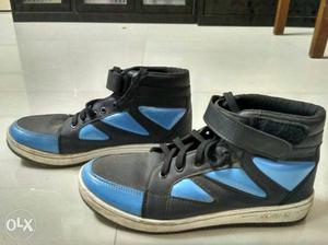 Black-and-blue Velcro Shoes