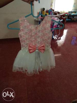 Girl's White And Pink Sleeveless Bow Dress size 24 1 to 3