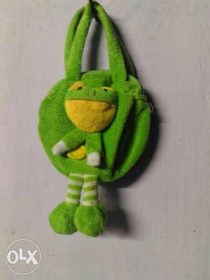 Green froggy purse
