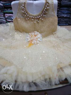 New baby frock, size available 
