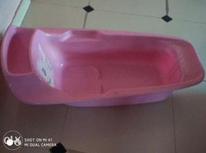 Plastic bath tub for kids in good condition