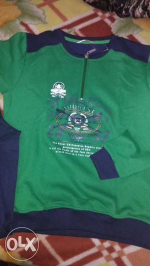 Warm sweat shirt with lower set for age group of