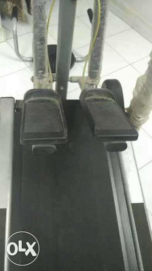 Black And Gray 4-in-1 Manual Treadmill