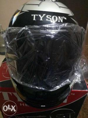 Black And White Tyson Full-face Helmet