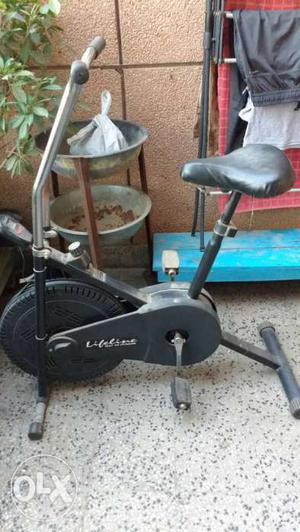 Lifeline cycle.hardly used.can be dismantled and