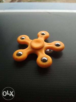 Spinner with five wings