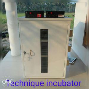 Technique egg incubator