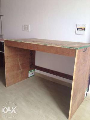 New Cutting Table Made of Solid Plywood for Boutique or