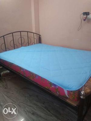 This is a iron bed, queen size,..only bed,