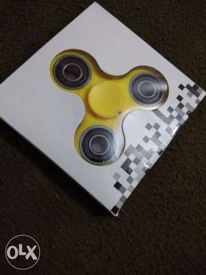 Yellow And Black 3-blade Fidget Spinner Box