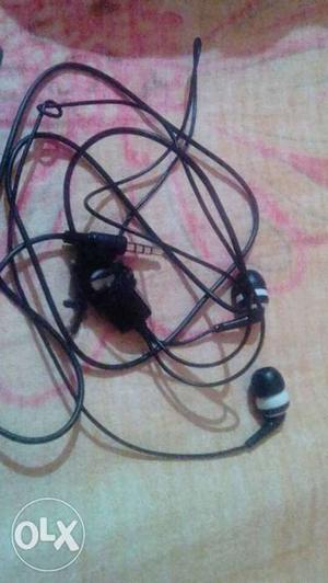 All new and working earphone with super base and 1 month