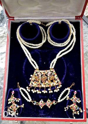 Antique Gold Necklace set worth Rs