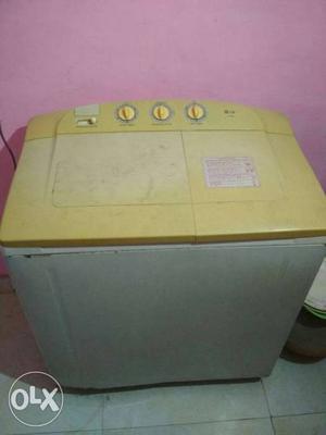 Beige And White All-in-one Portable Plastic Washer And Dryer