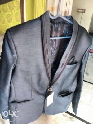 Best branded new blazer with pant with tag. Sale region size