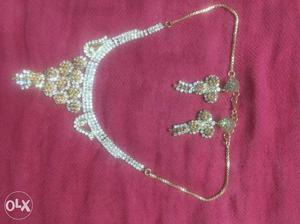 Gold-colored Diamond Encrusted Chunky Necklace And Pair Of