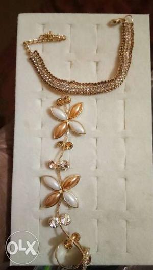 Gold-colored Floral Necklace Set