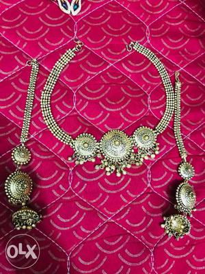 Gold-colored Necklace With Drop Earrings