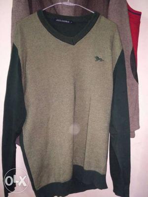 Gray And Green V-neck Sweatshirt Locaste Company