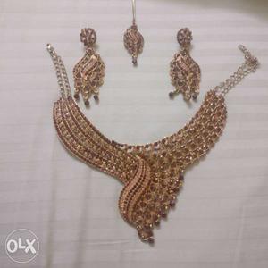 Immitation jewellery (neckpiece, earings and
