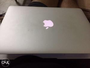 Mac book air. 8 gb - 128gb core i5 1.6GHZ with neo pack bag
