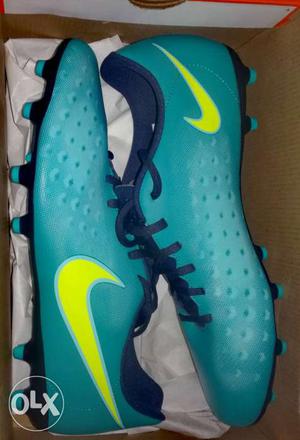 Nike green football shoes - brand new - Not used