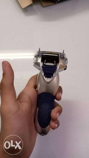 Panasonic refreshing clean cut shaver with 3
