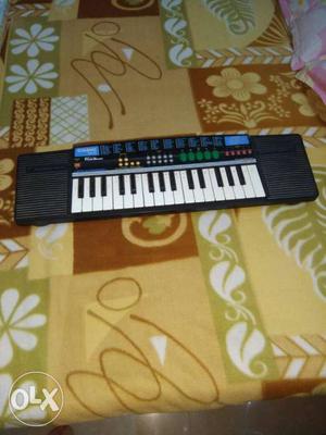Casio SA21 keyboard in excellent condition with adapter
