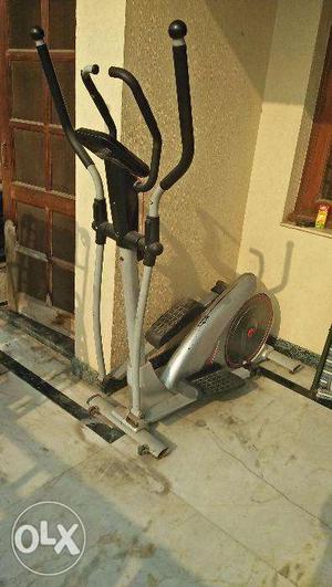 Cross trainer and AB machine in good condition