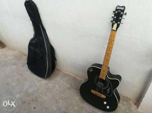 Gibson electric guitar brand new with cable