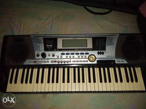 Yamaha PSR- 550 good condtion with bag