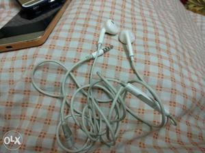 Apple headphones original