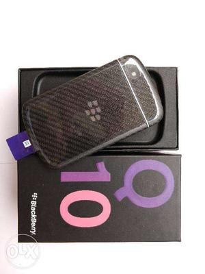 DEH- new full box blackberry Q10 in just 