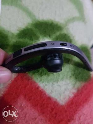 Jabra blootooth very gud condition. 6 hours