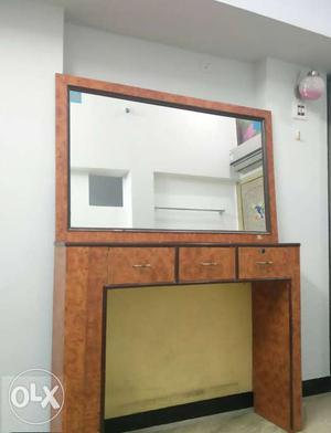 Lite Used Dressing Table, Cell O (No SMS Only Call)