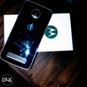 Moto z play only 7month us no barging plss