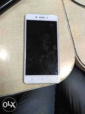Oppo F1 Just 11 months old with box Without bill