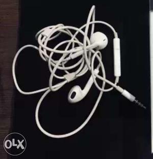 Orignal Apple earpodes in warranty with bill...