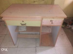 Rectangular Brown Wooden Kneehole Computer Table