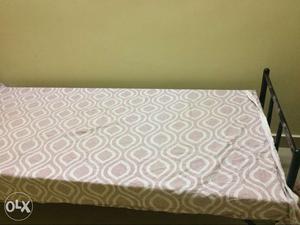 Single ply bed with iron frame