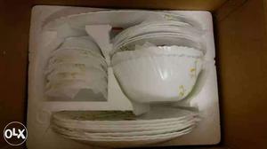 Dinner set 27 pieces. brand new