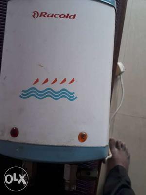 Excellent condition Racold instant water heater,