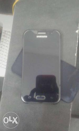 Good condition and Good cemar Samsung j 1