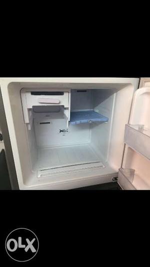30 month old fridge.capacity 280 litres. Samsung
