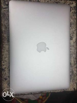Apple mac air in very good condition gulf product