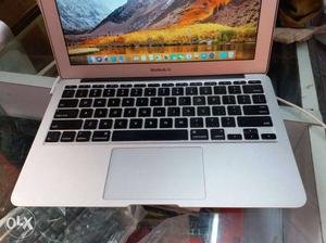 MacBook Air i5 4gb ram 168 ssd