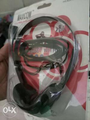 New unused seal packed headphone with microphone,