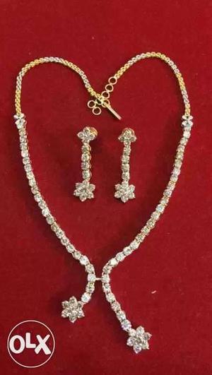 Gold-colored Diamond-encrusted Necklace With Pair Of Drop