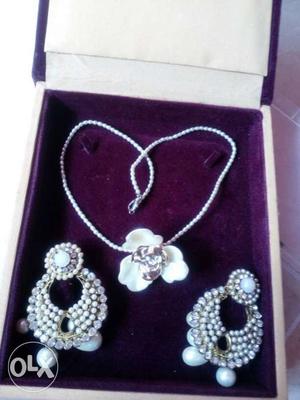 Pearl necklace set